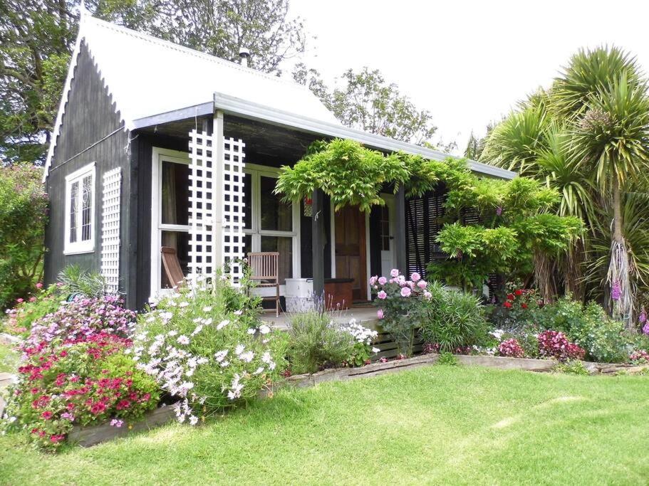 Warm Earth Cottages Aongatete Exterior foto