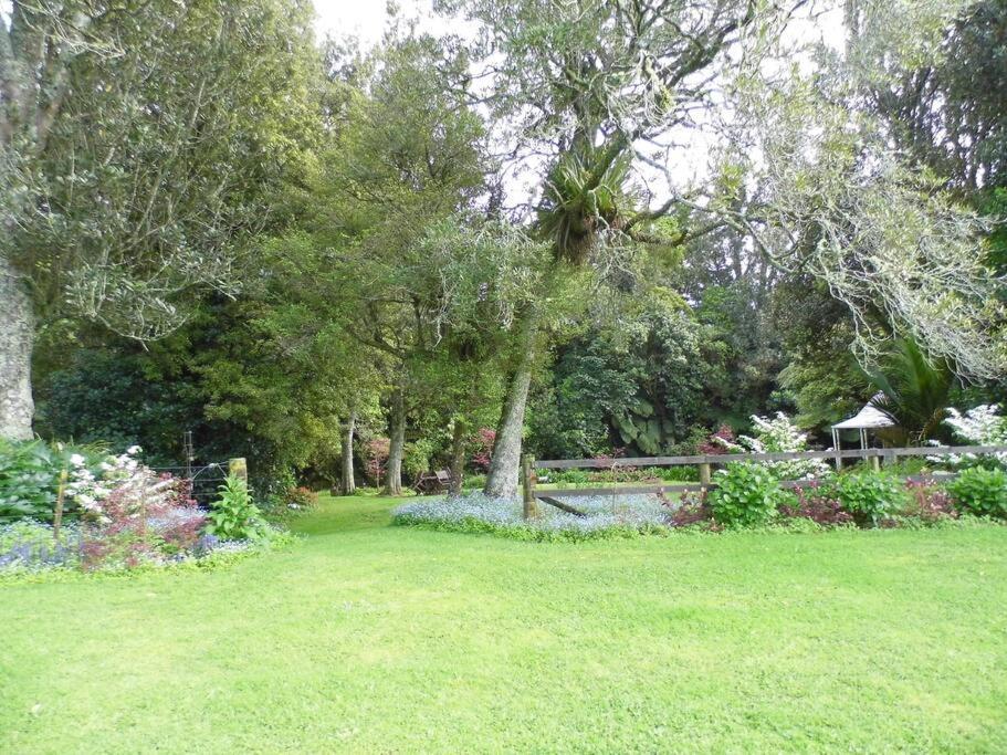 Warm Earth Cottages Aongatete Exterior foto